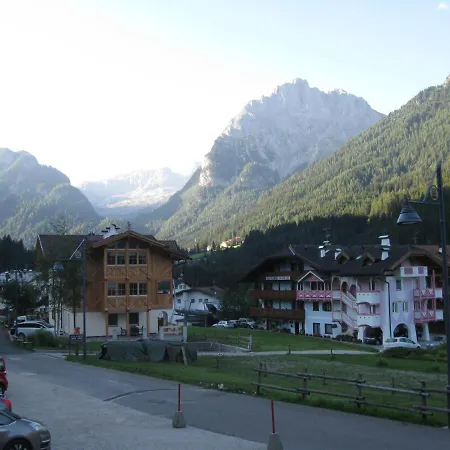 Appartamenti Bernard Fortunato Apartment Canazei